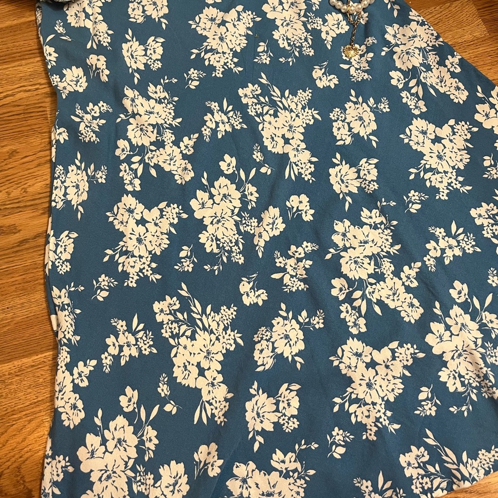 Blue Midi Skirt with Flowers, new w/o tags - Picture 2 of 9